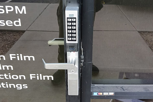 4.access-control-service-block keypad installed on a commercial door